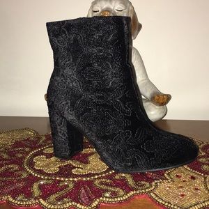 Gorgeous black ankle boots